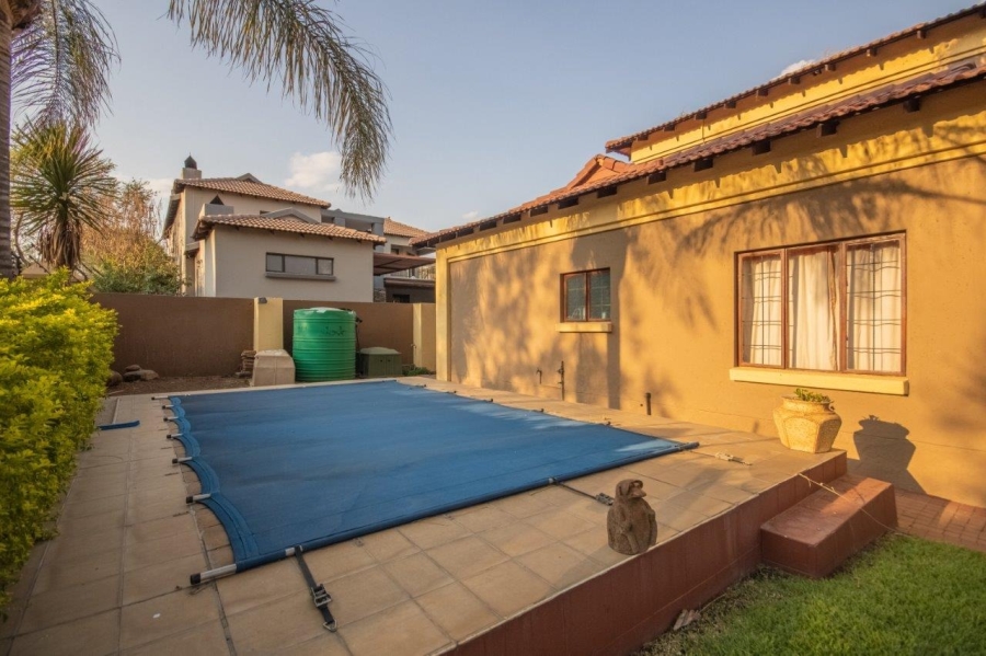 5 Bedroom Property for Sale in Birdwood Estate North West